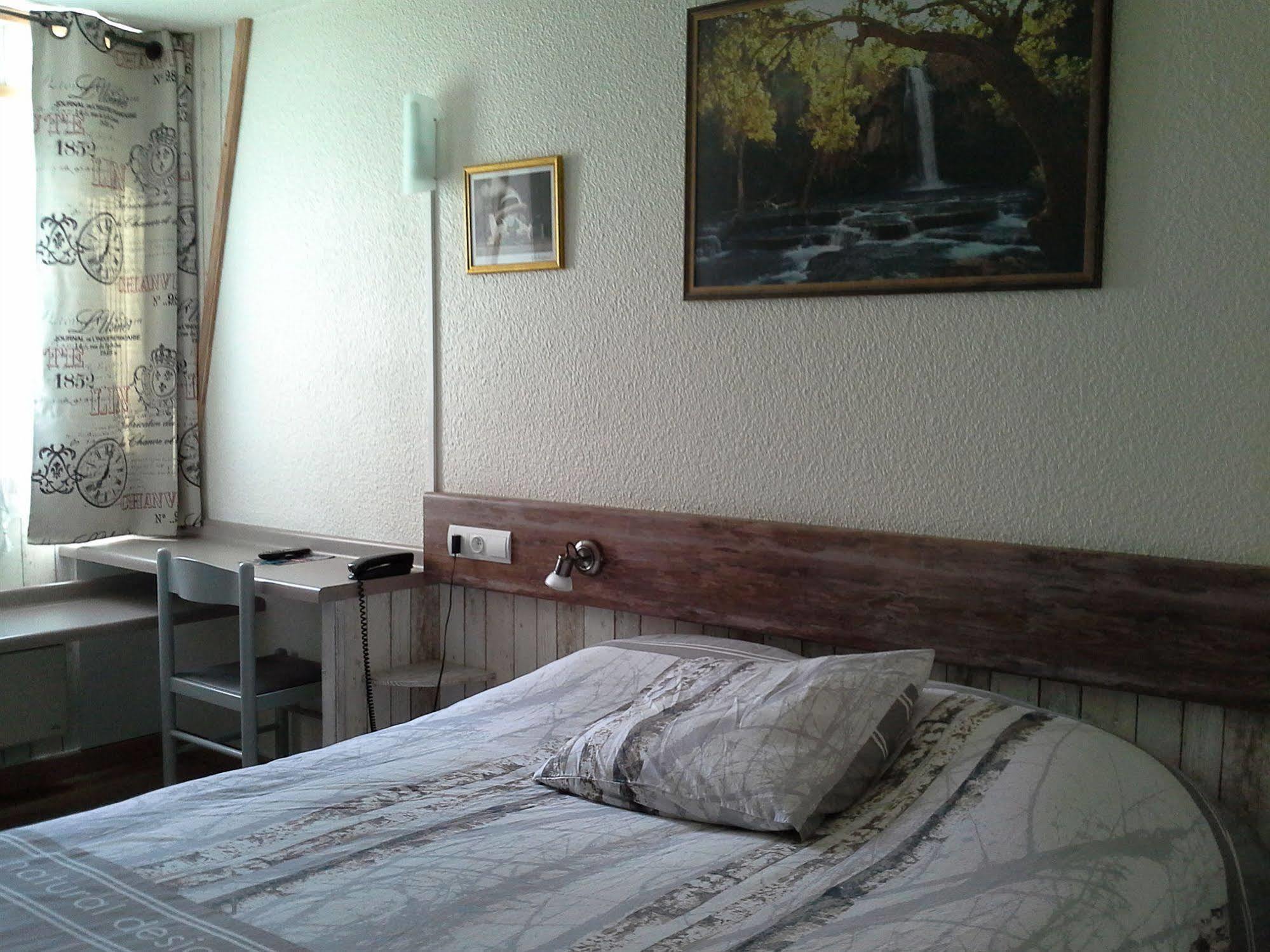 Hotel Contact 2*