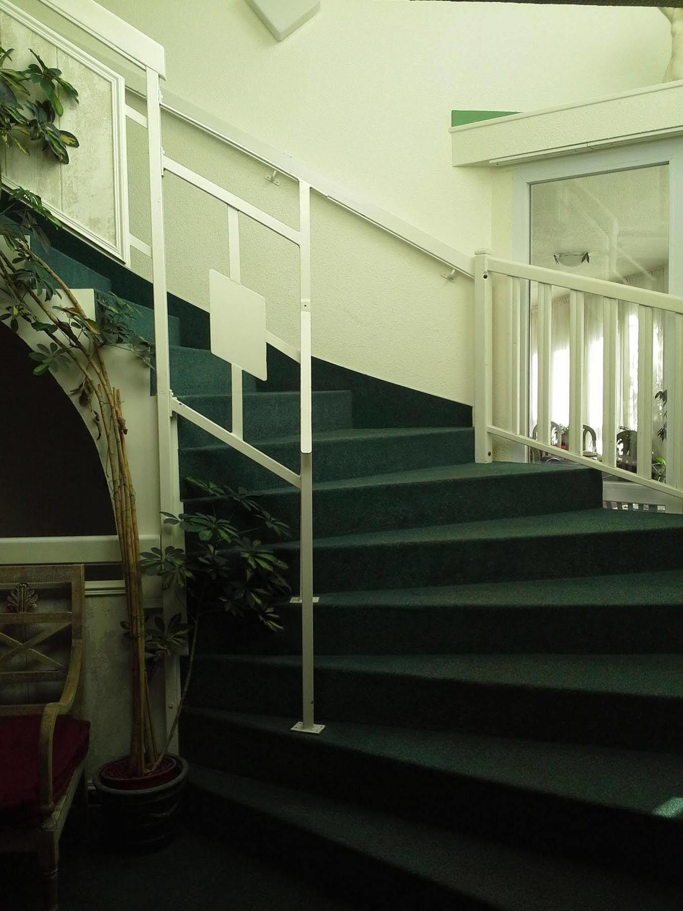 Hotel Contact
